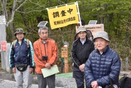 開始式であいさつする坂本団長(右)