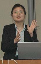 特許・商標について説明する中村弁理士