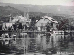 諏訪湖畔にある片倉館。2代目兼太郎が地域の保養施設として建設した(撮影年代不明)