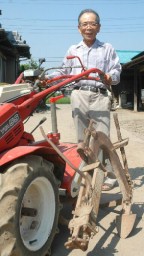 �k�^�@�Ɏ��t���ČK�̍������铹��B�u���ꂪ�閧����Ȃ񂾁v�ƌ�鍲������
