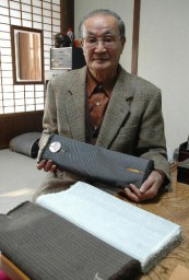 地域の伝統織物業の全盛時を知る小林さん
