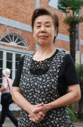 富岡製糸場で「早く世界遺産になってほしい」と期待を込める早水さん
