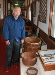 「養蚕飼育所はいい蚕を育てるだけでなく、地域のよりどころだった」と話す小林さん