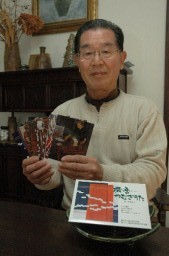 銘仙の反物で形作ったカクテルドレス風ピンワークと高木さん
