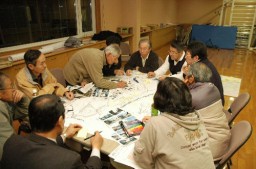 赤岩地区の保存活性化策を考える地区住民ら