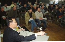保存と活用の実例に耳を傾ける出席者