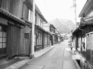 石見銀山遺跡を構成する島根・大田市の鉱山町の路地風景(県世界遺産推進室提供)