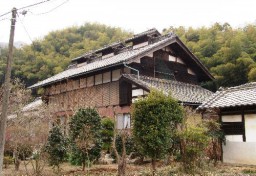 高山長五郎が養蚕研究をした生家であり、世界遺産暫定リスト入りしている藤岡市藤岡の「高山社発祥の地」