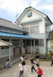 有形文化財指定の答申を受けた日本基督教団島村教会と島村めぐみ保育園=伊勢崎市境島村