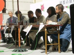 養蚕業について議論するパネリストら