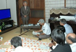世界遺産登録へ地元の協力を訴える山崎さん