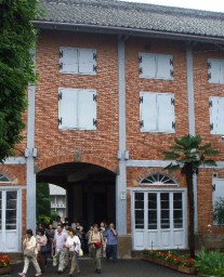 7日も見学者が訪れた富岡市の旧官営富岡製糸場