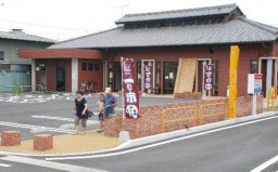 市が立つ市営宮本町駐車場