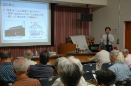 今井所長の解説を聴く受講者