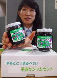 桑くれを行う子供たち