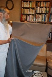 桐生お召しの新たな魅力づくりを目指し織られている広幅の試作品
