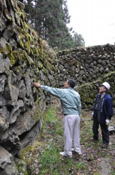 石積みが残る荒船風穴の1号風穴