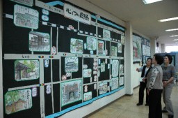 絵手紙絵の手法で制作した市内マップが来場者の目を引く