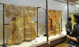 高崎・日本絹の里で「西陣至宝展」