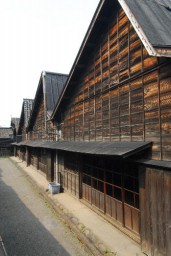のこぎり屋根が特徴的な「後藤」の外観
